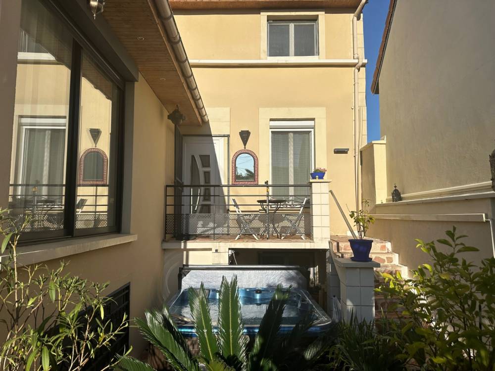 EXTERIEUR 1 JACUZZI