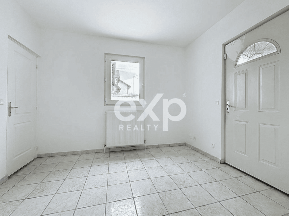 Professional_real-estate_photo_cleanup_edit_Remov-1778710815239